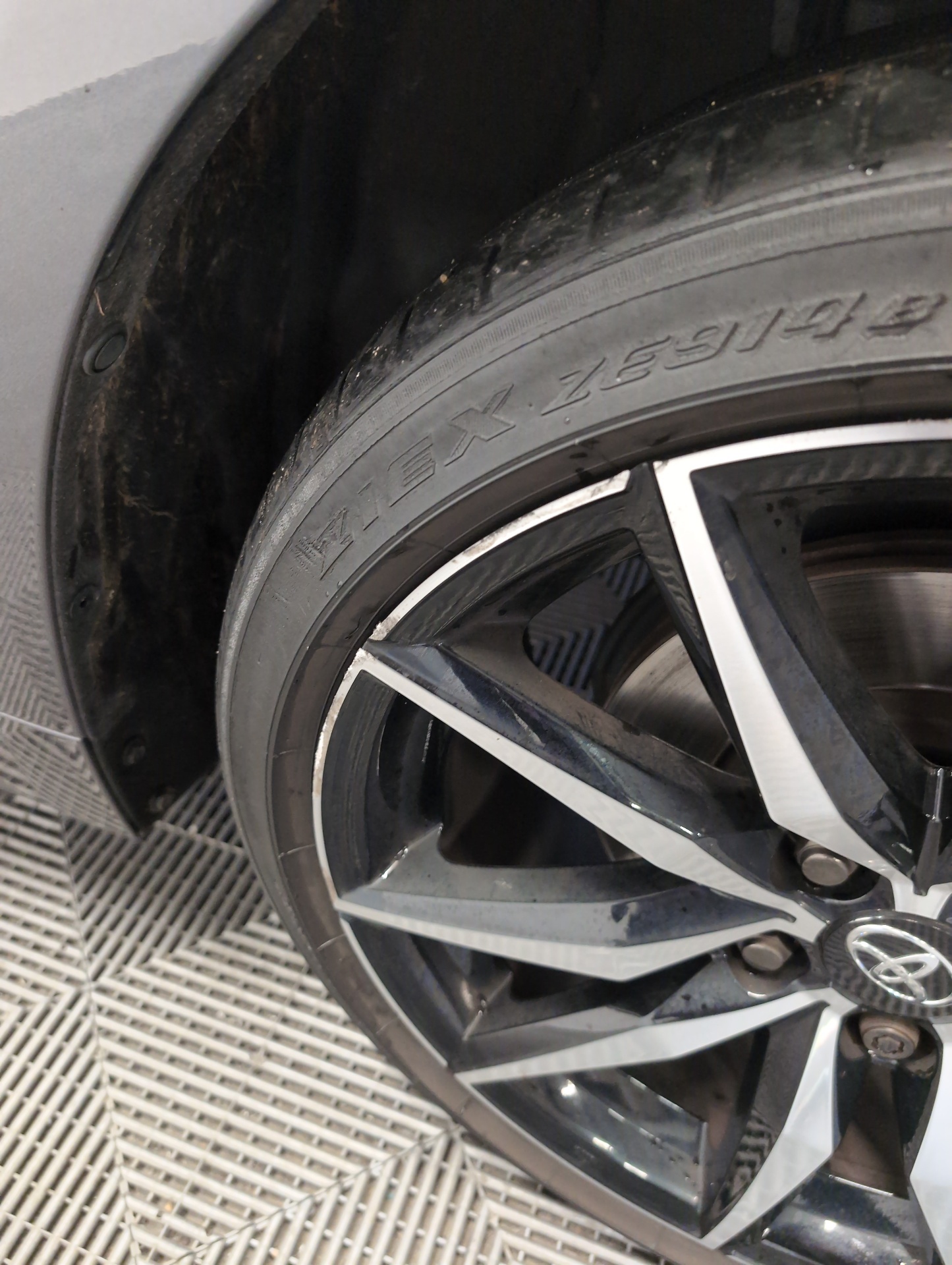 TOYOTA COROLLA TOURING SPORTS HYBRIDE 196 GR SPORT — expertise