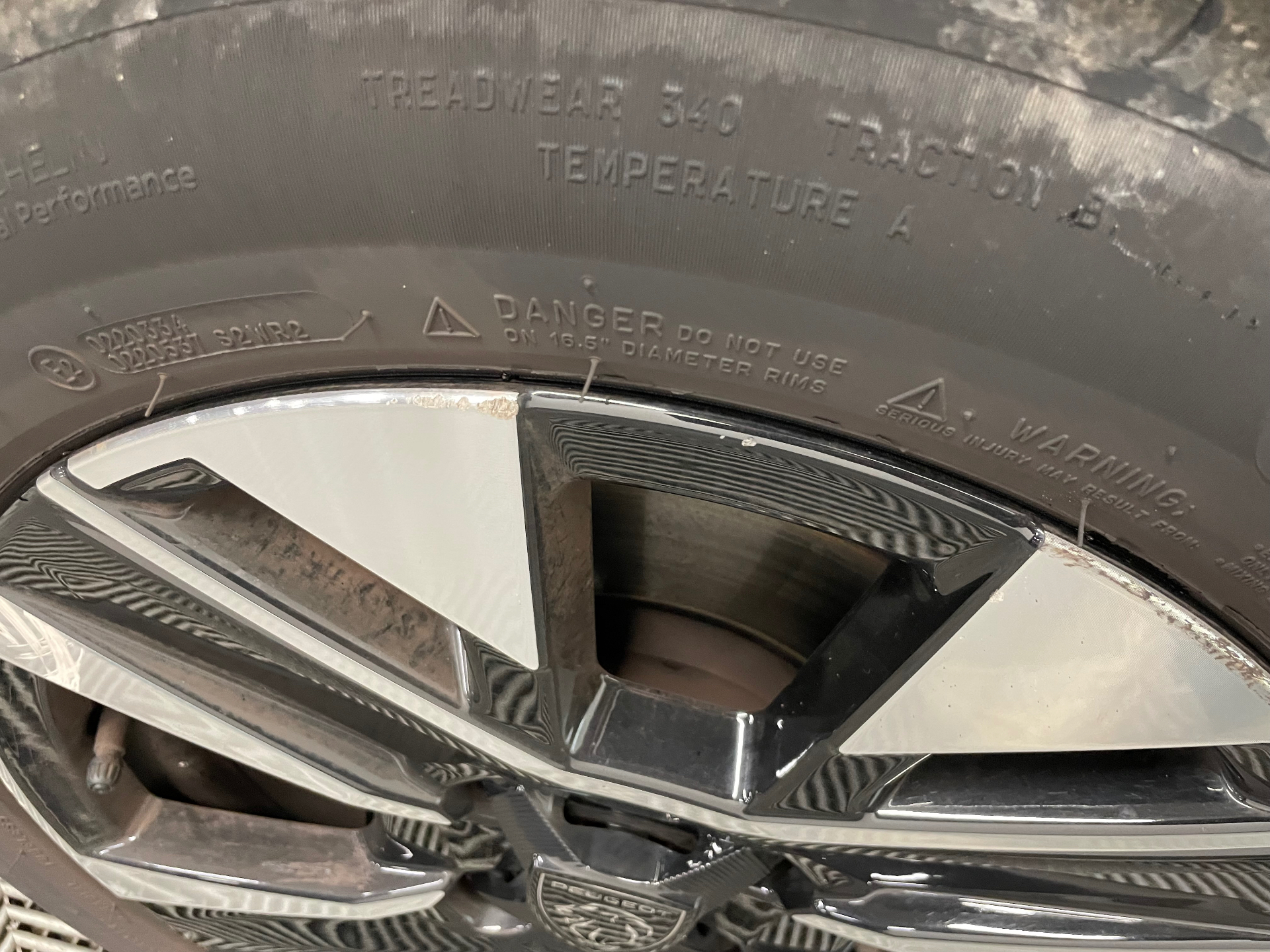 PEUGEOT 208 100 S&S BVM6 Allure — expertise