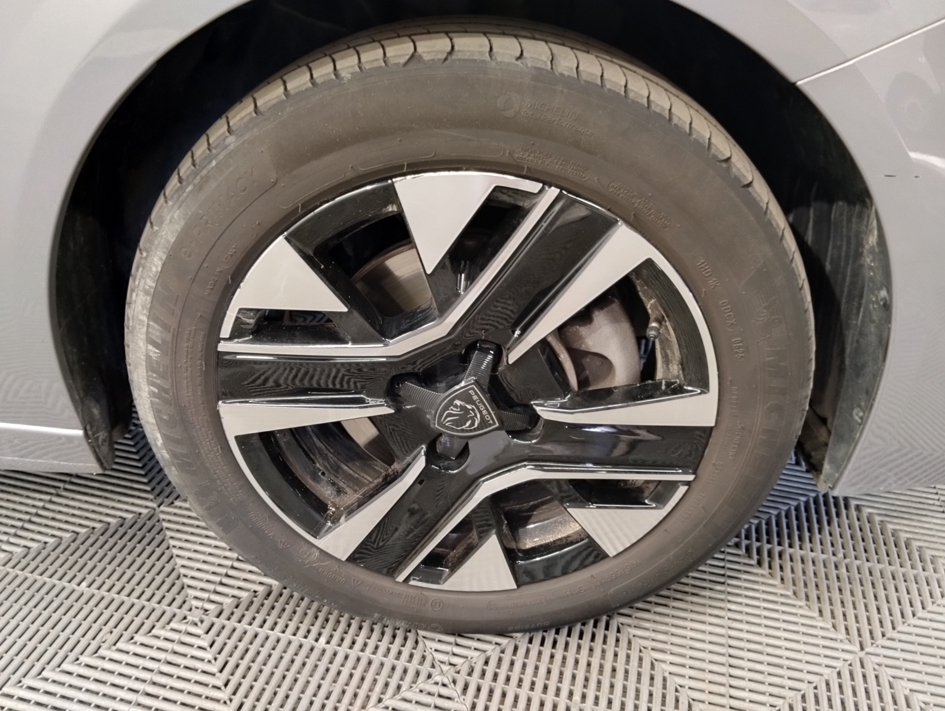 PEUGEOT 208 100 CV ALLURE — expertise