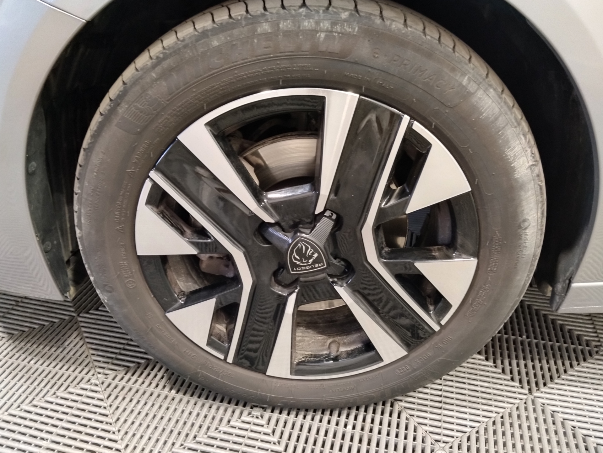 PEUGEOT 208 100 CV ALLURE — expertise