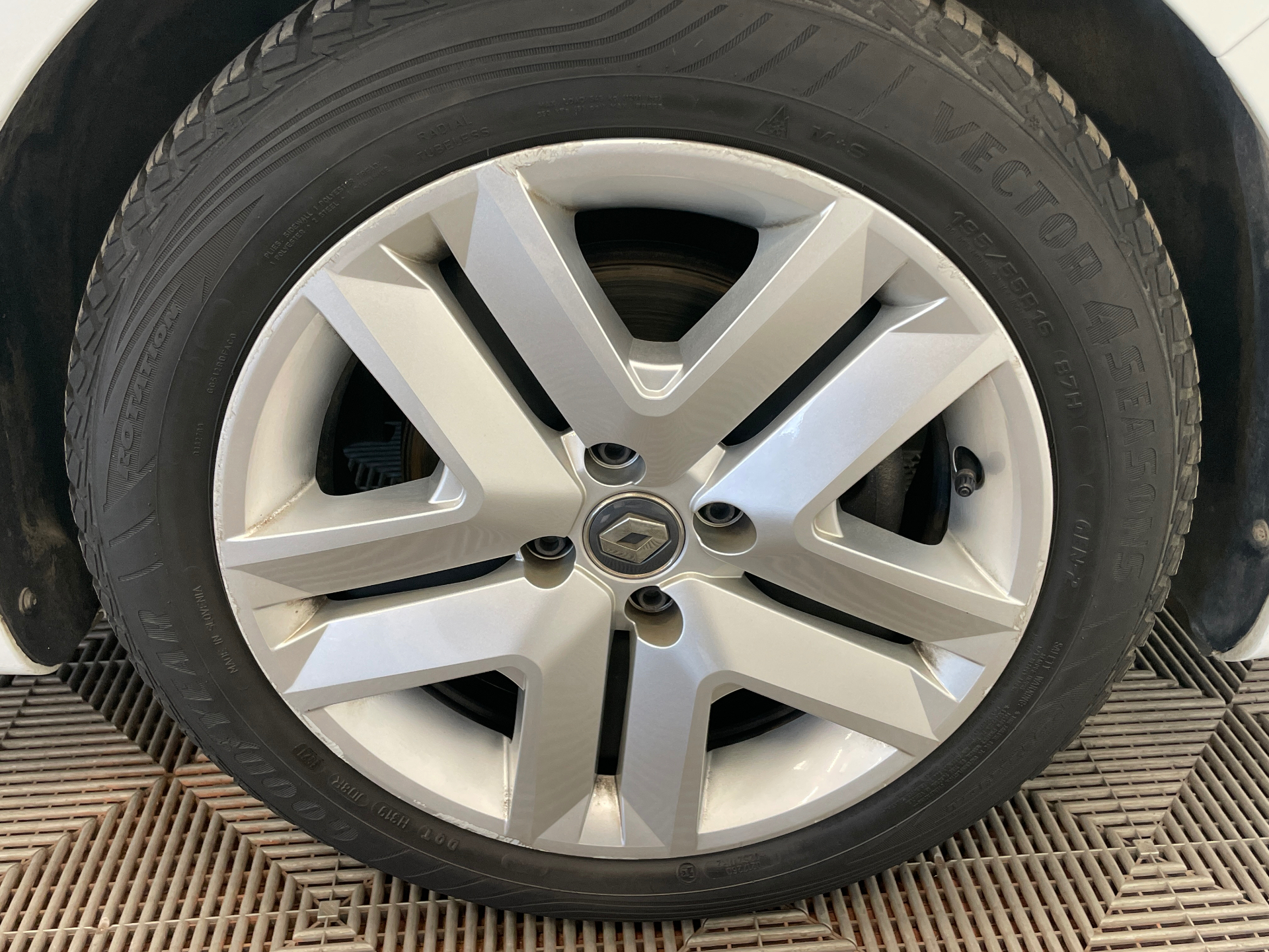 RENAULT CLIO V Blue dCi 100 - 21N Business — expertise