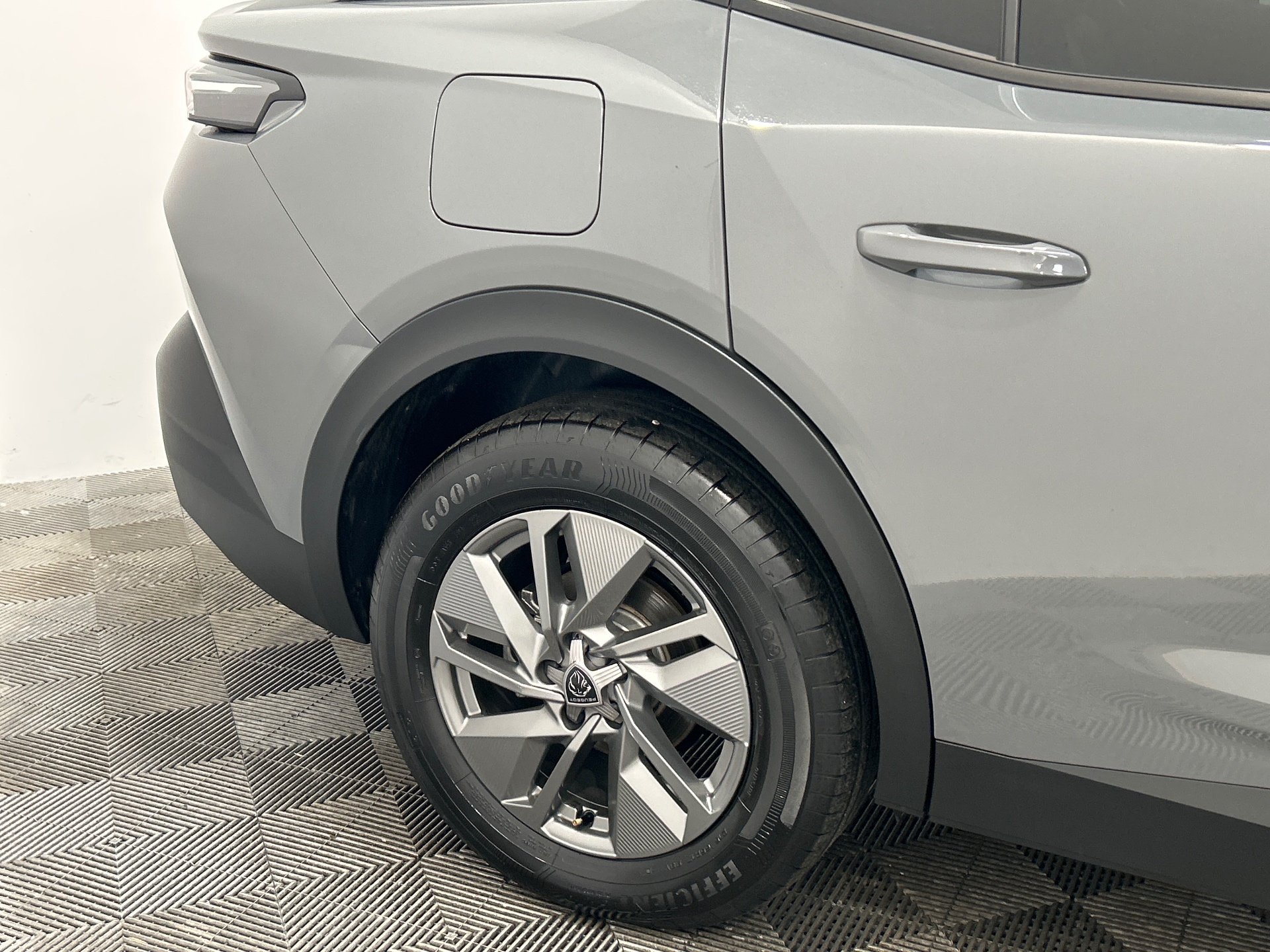 PEUGEOT 408 Hybrid 136 e-DCS6 Allure — expertise