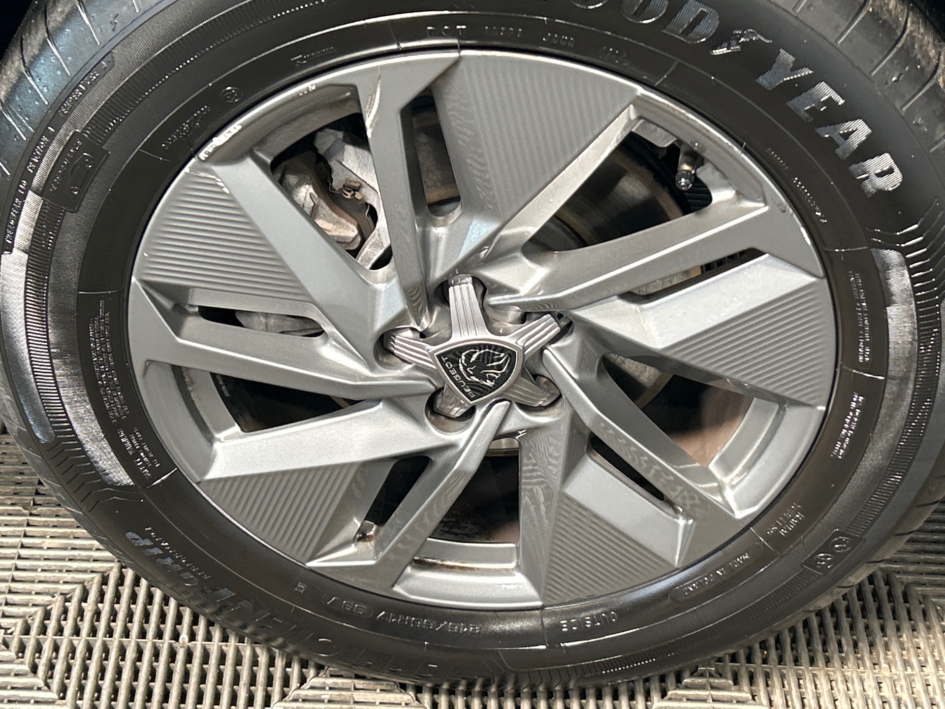 PEUGEOT 408 Hybrid 136 e-DCS6 Allure — expertise