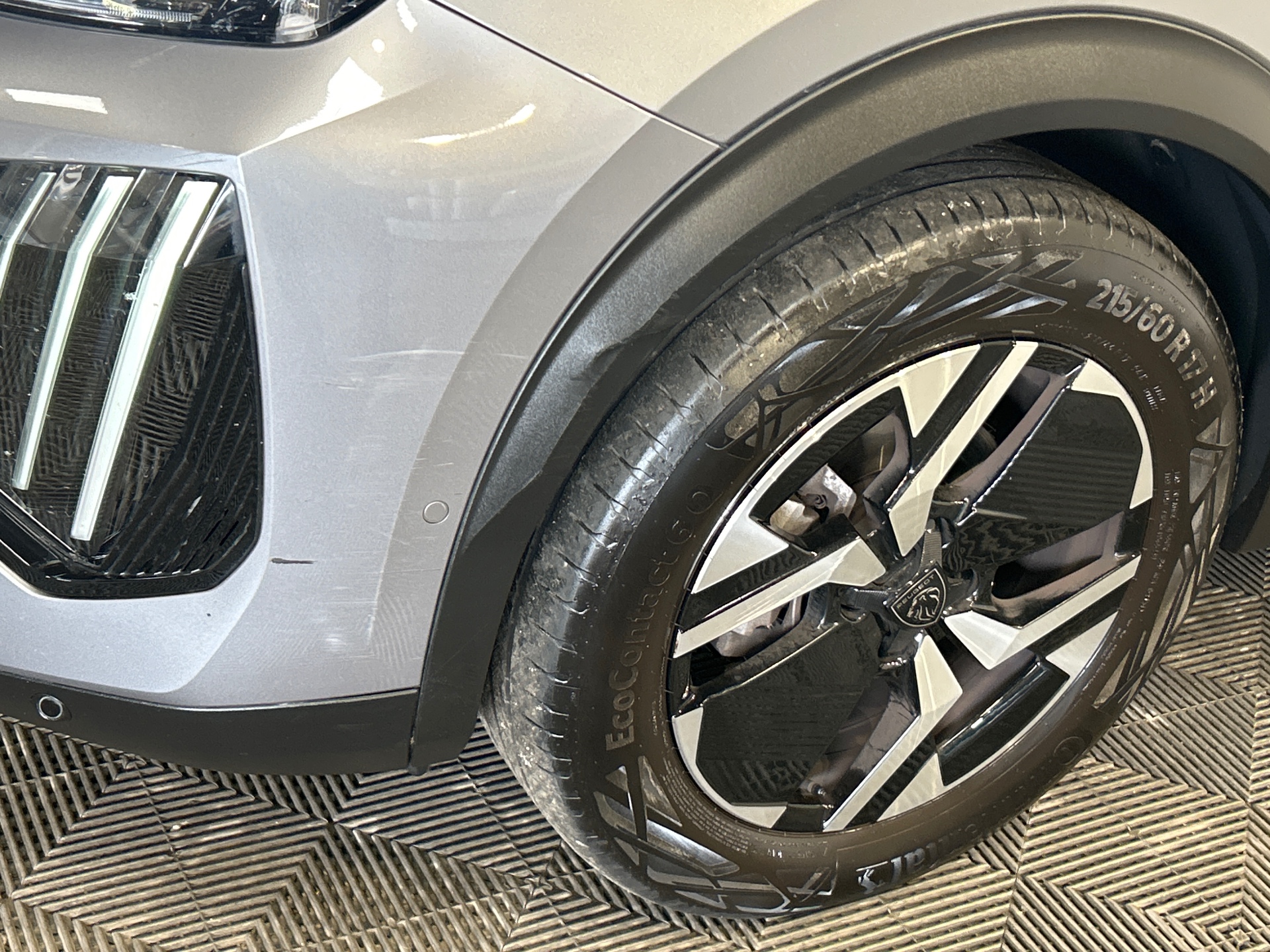 PEUGEOT 2008 ALLURE PURETECH 130 S&S EAT8 — expertise