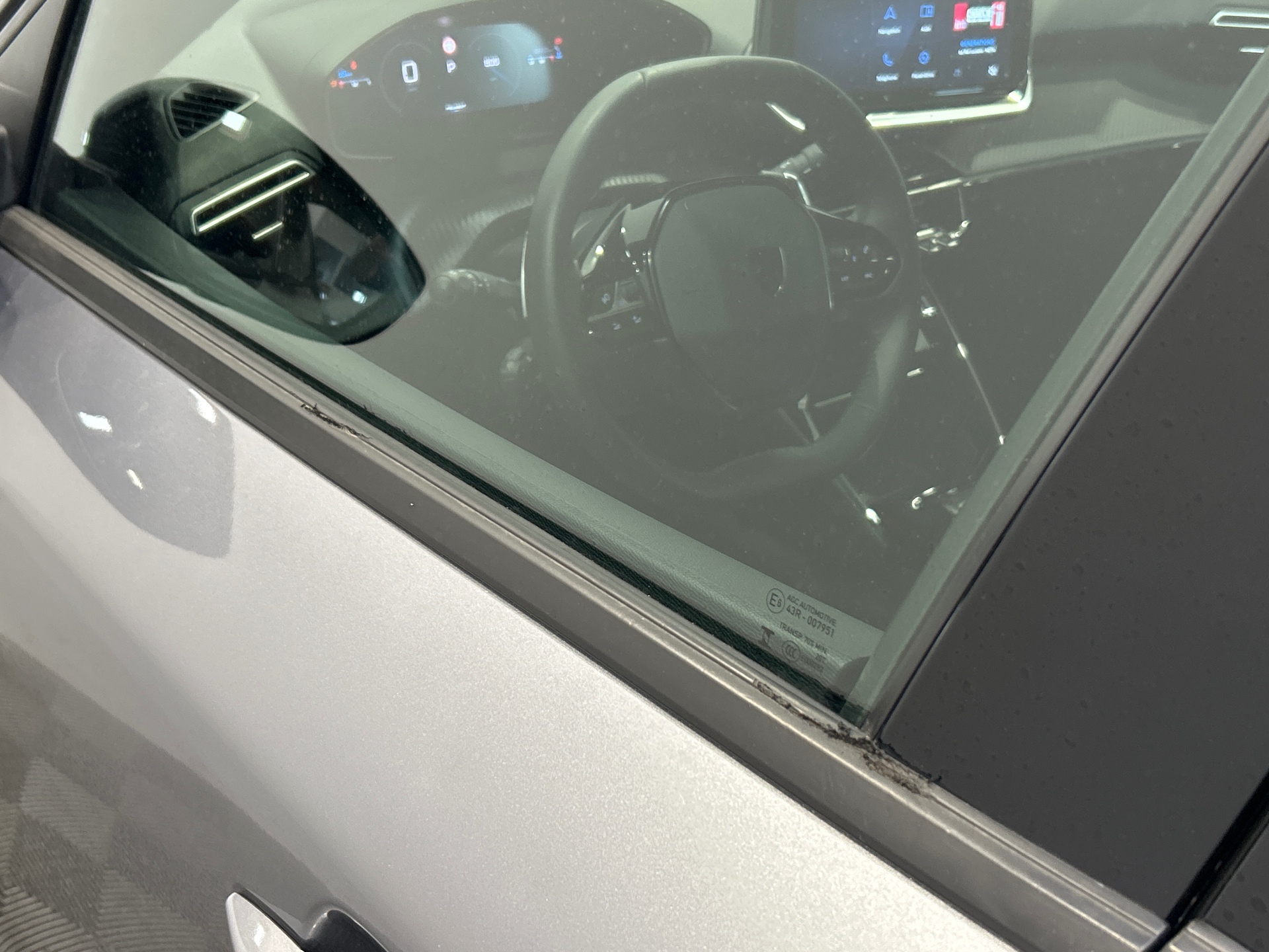 PEUGEOT 2008 ALLURE PURETECH 130 S&S EAT8 — expertise