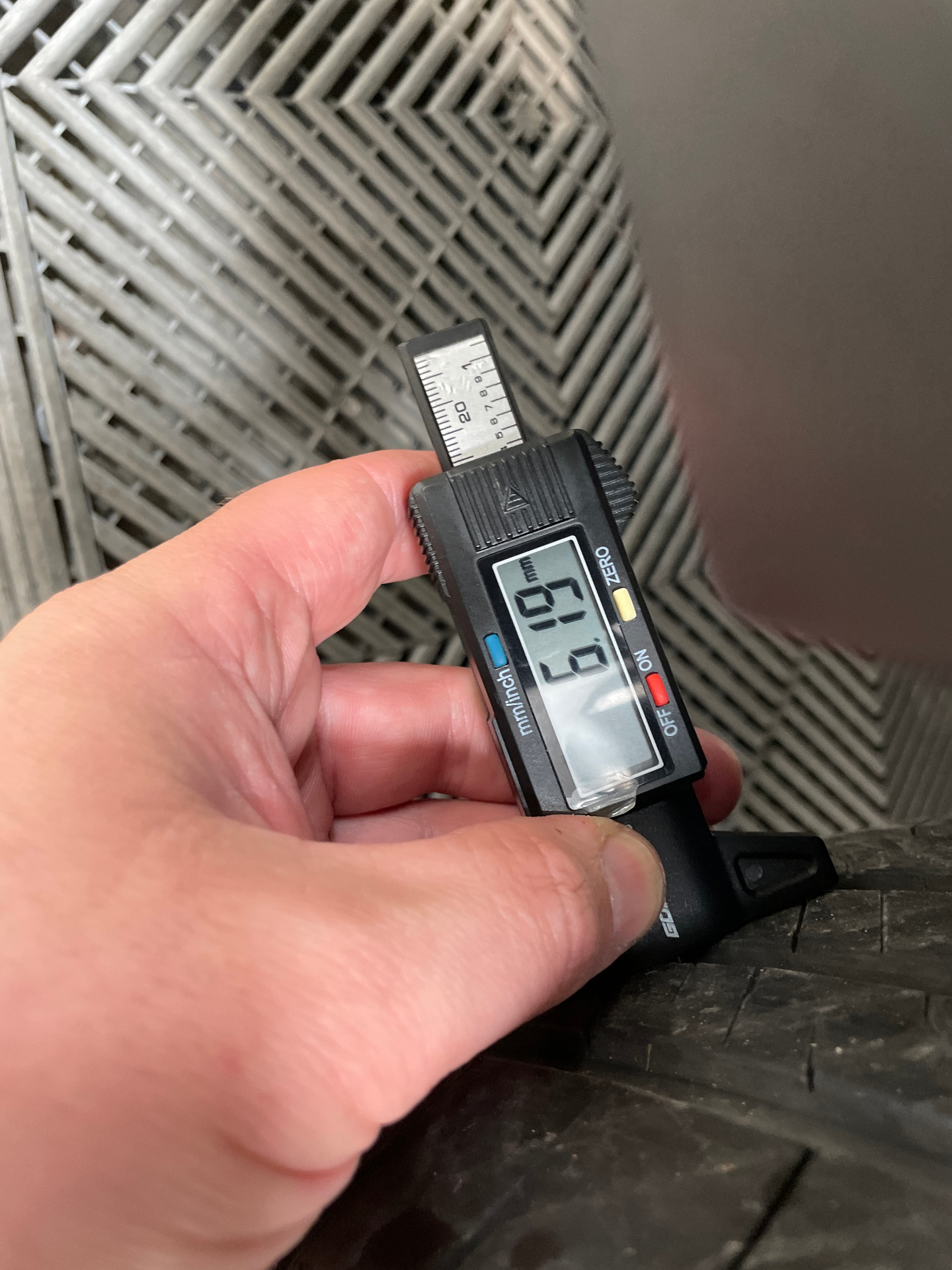 PEUGEOT 2008 Hybrid 145 e-DCS6 Style — expertise