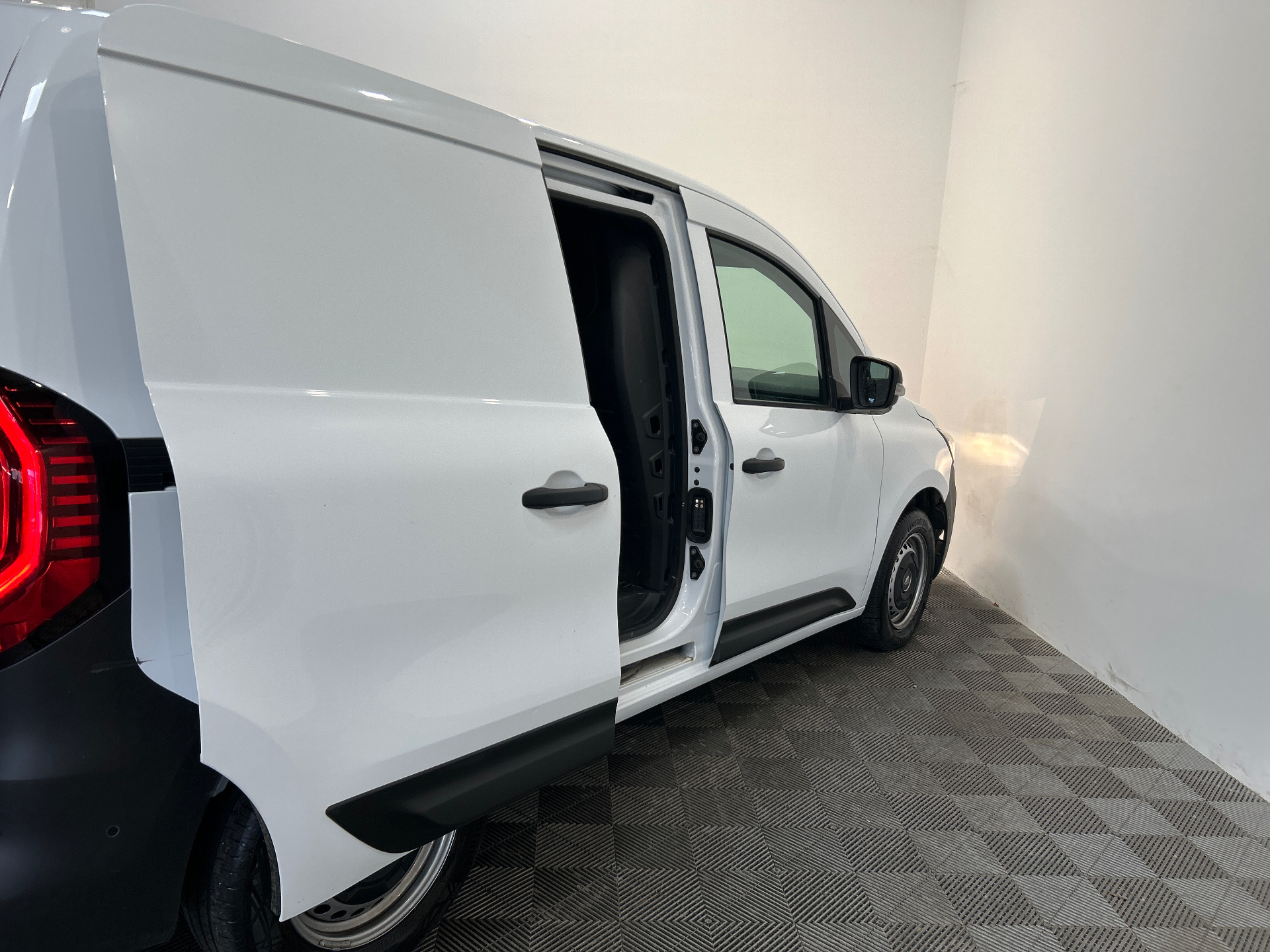 RENAULT KANGOO VAN BLUE DCI 95 GRAND CONFORT- 22