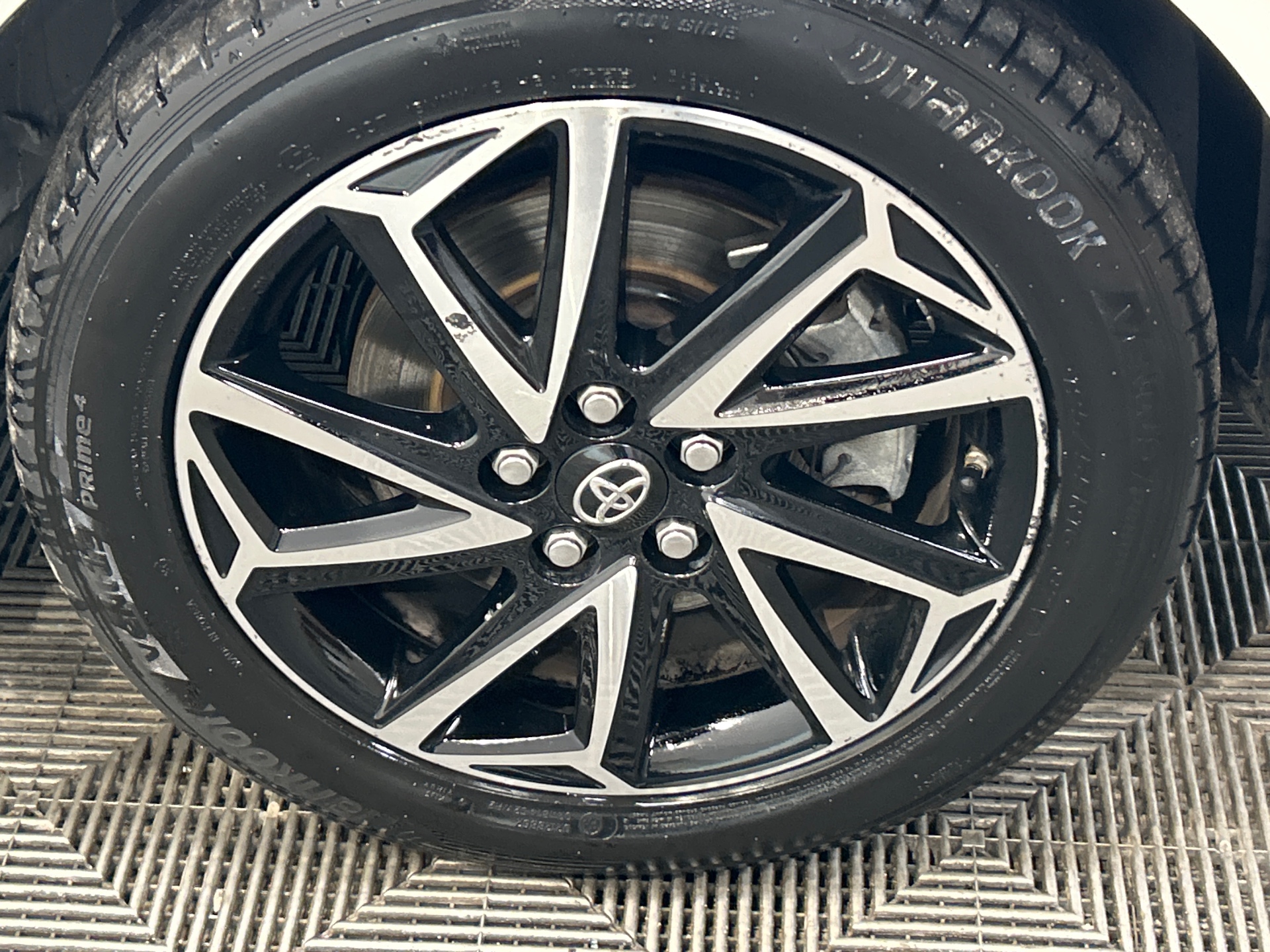 TOYOTA YARIS HYBRIDE MY22 116H DESIGN — expertise