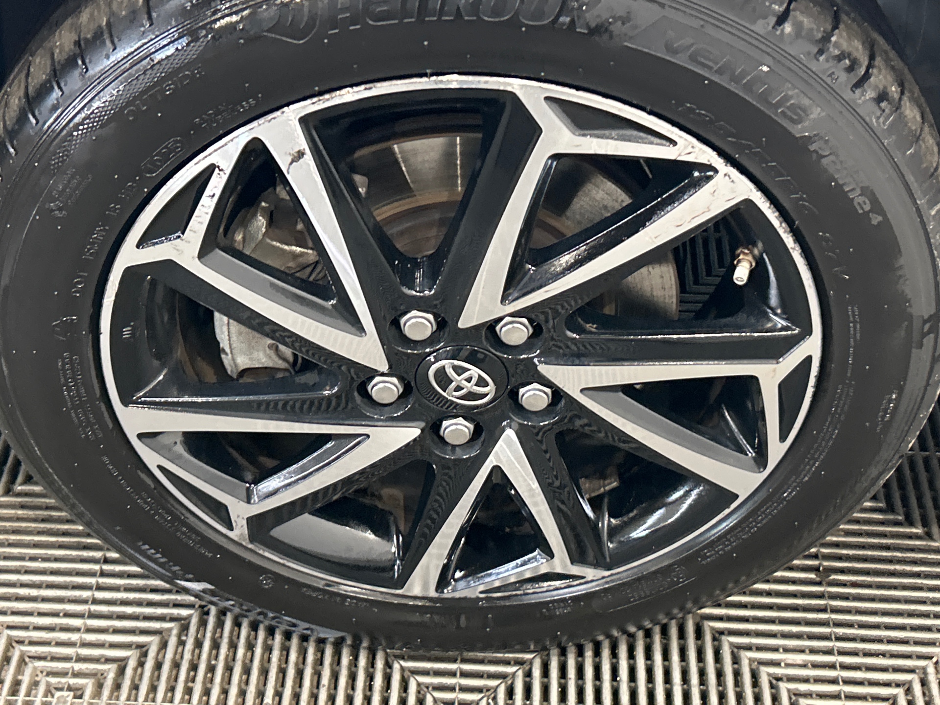 TOYOTA YARIS HYBRIDE MY22 116H DESIGN — expertise
