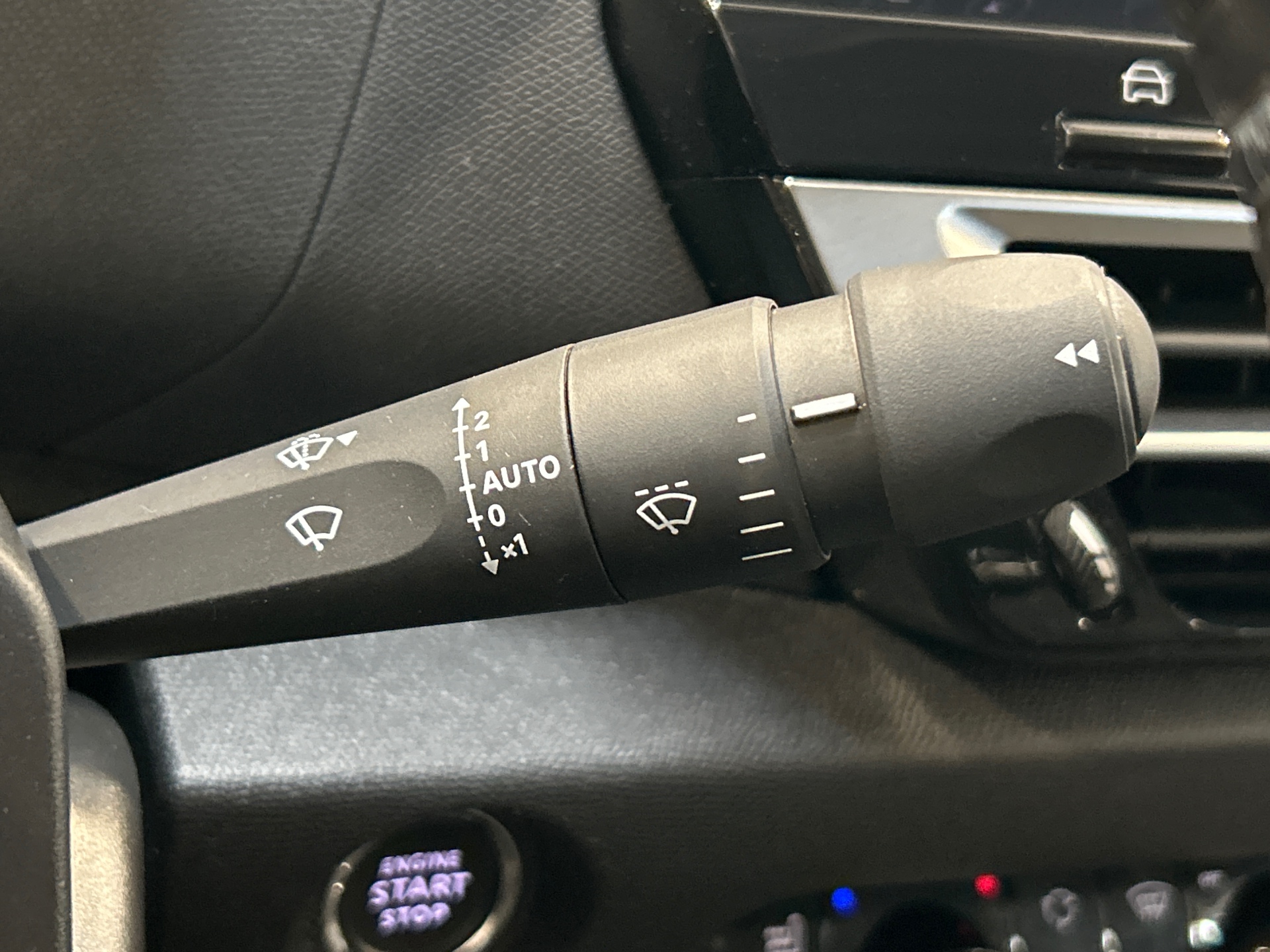 CITROEN C4 PureTech 130 BVM6 Plus