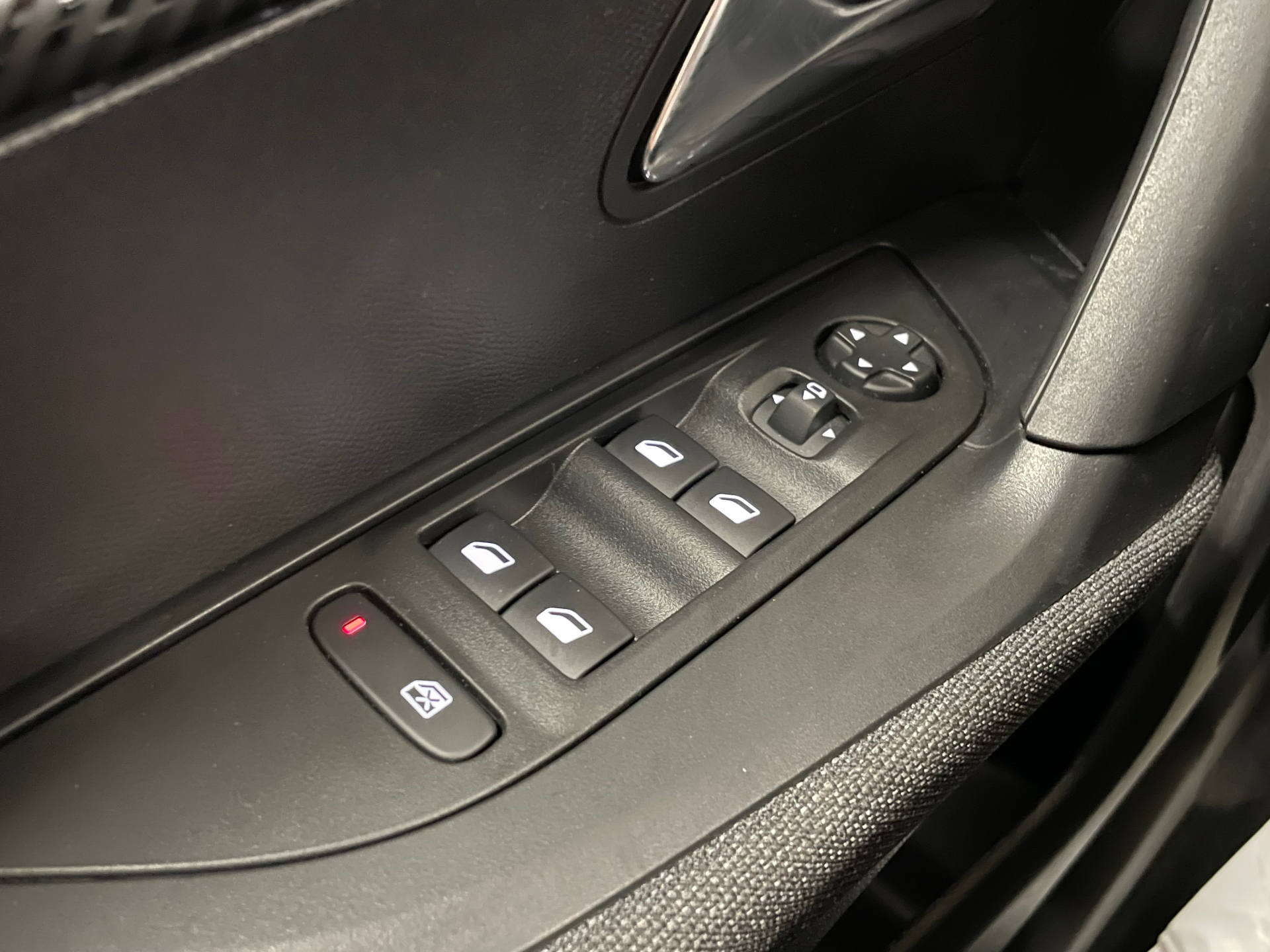 PEUGEOT 2008 Hybrid 145 ch e-DCS6 Style