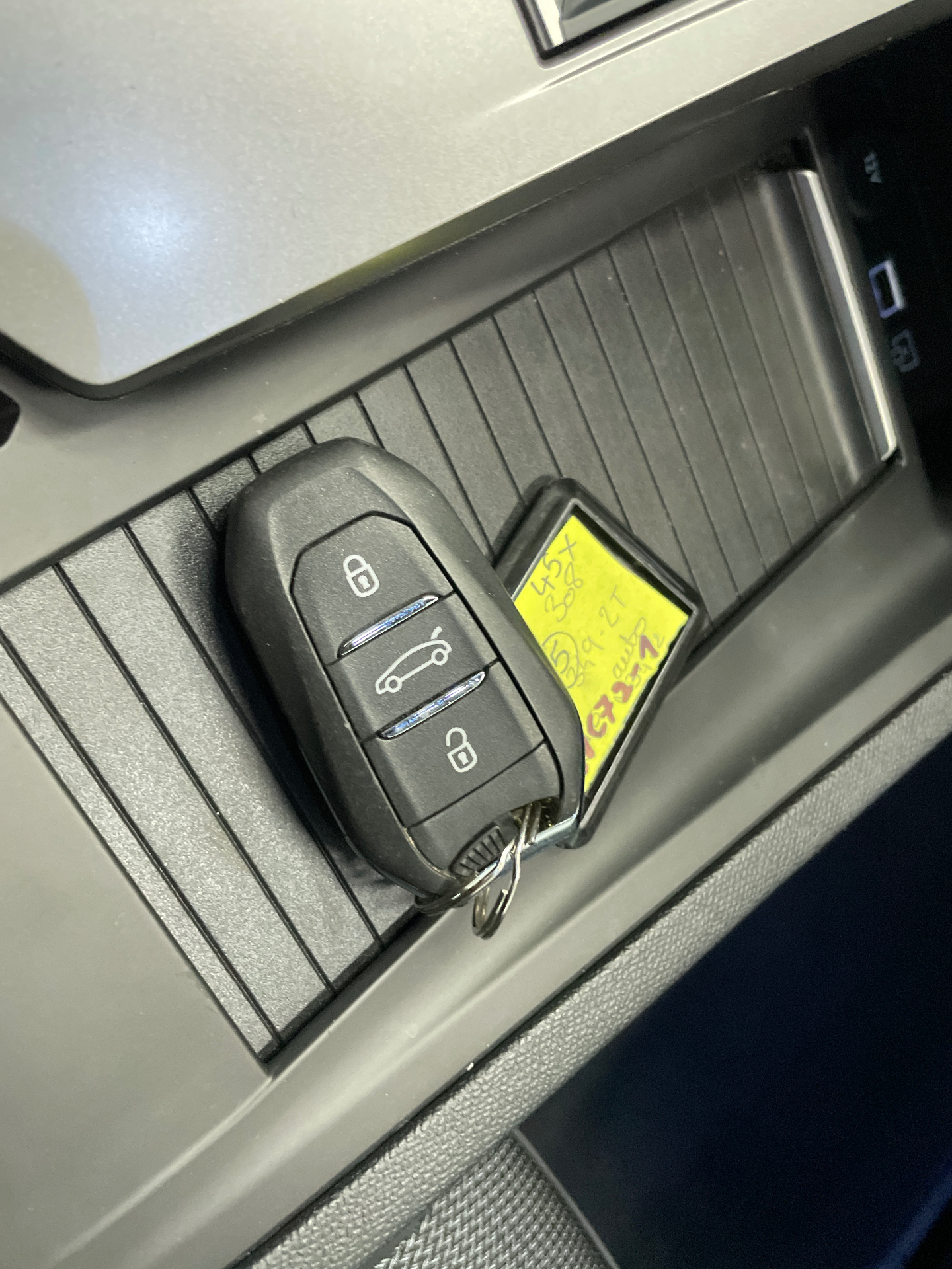 PEUGEOT 308 Hybrid 136 e-DCS6 Allure — expertise