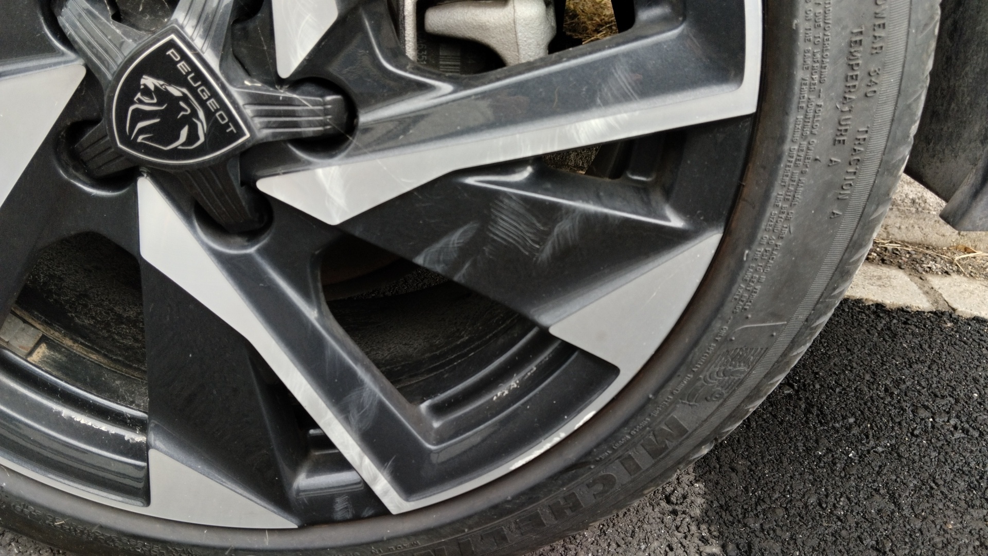 PEUGEOT 308 Allure Hybrid 145 ch e-DCS6 — expertise