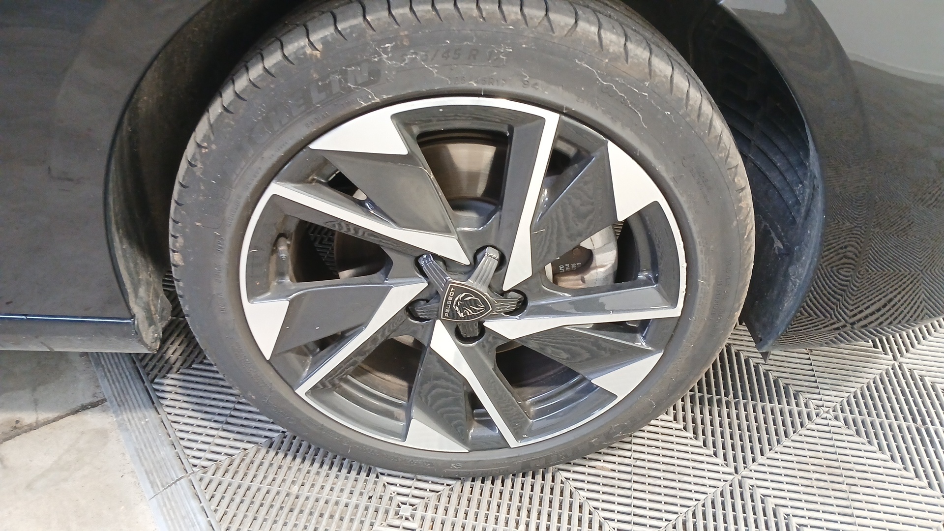 PEUGEOT 308 Allure Hybrid 145 ch e-DCS6 — expertise