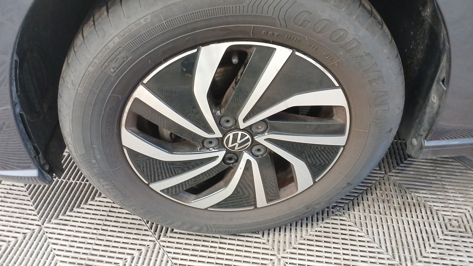 VOLKSWAGEN POLO VW Edition 1.0 TSI 95 — expertise