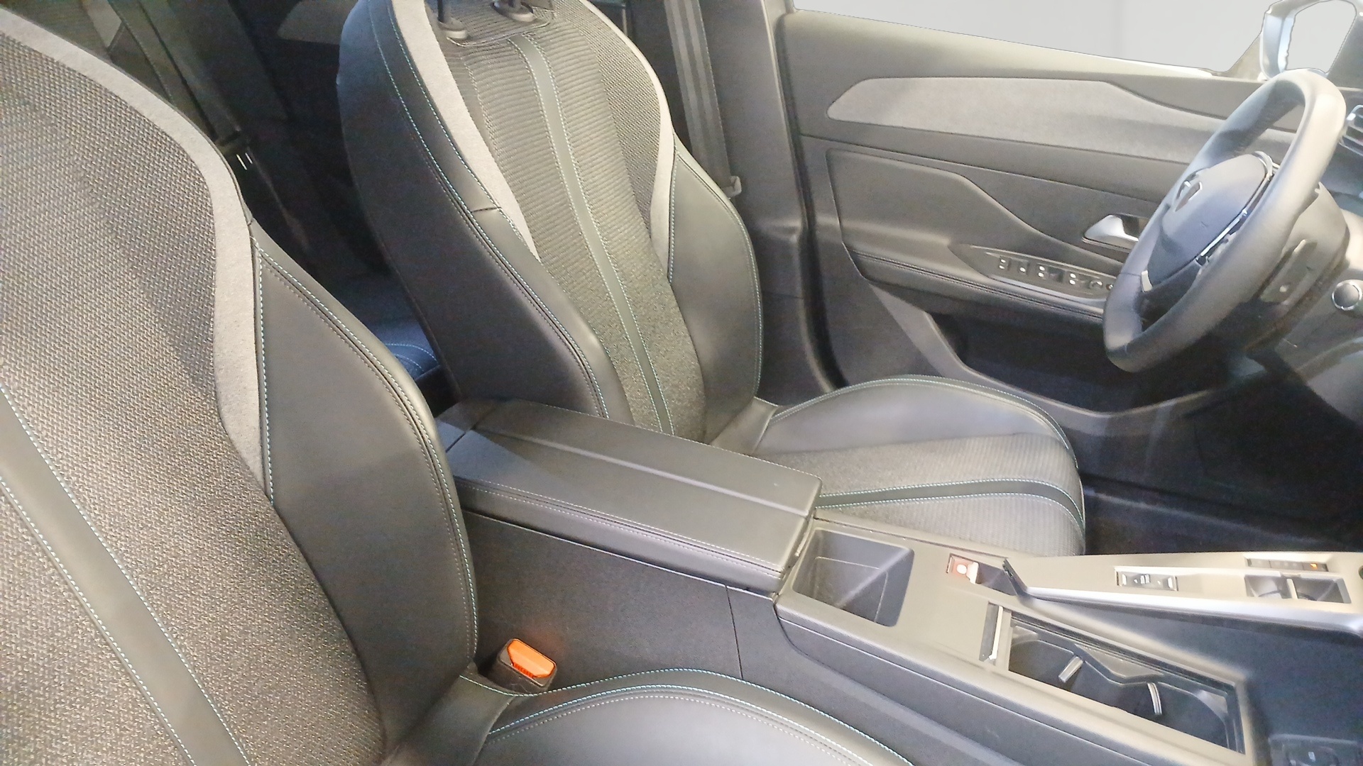 PEUGEOT 308 Allure Hybrid 145 ch e-DCS6