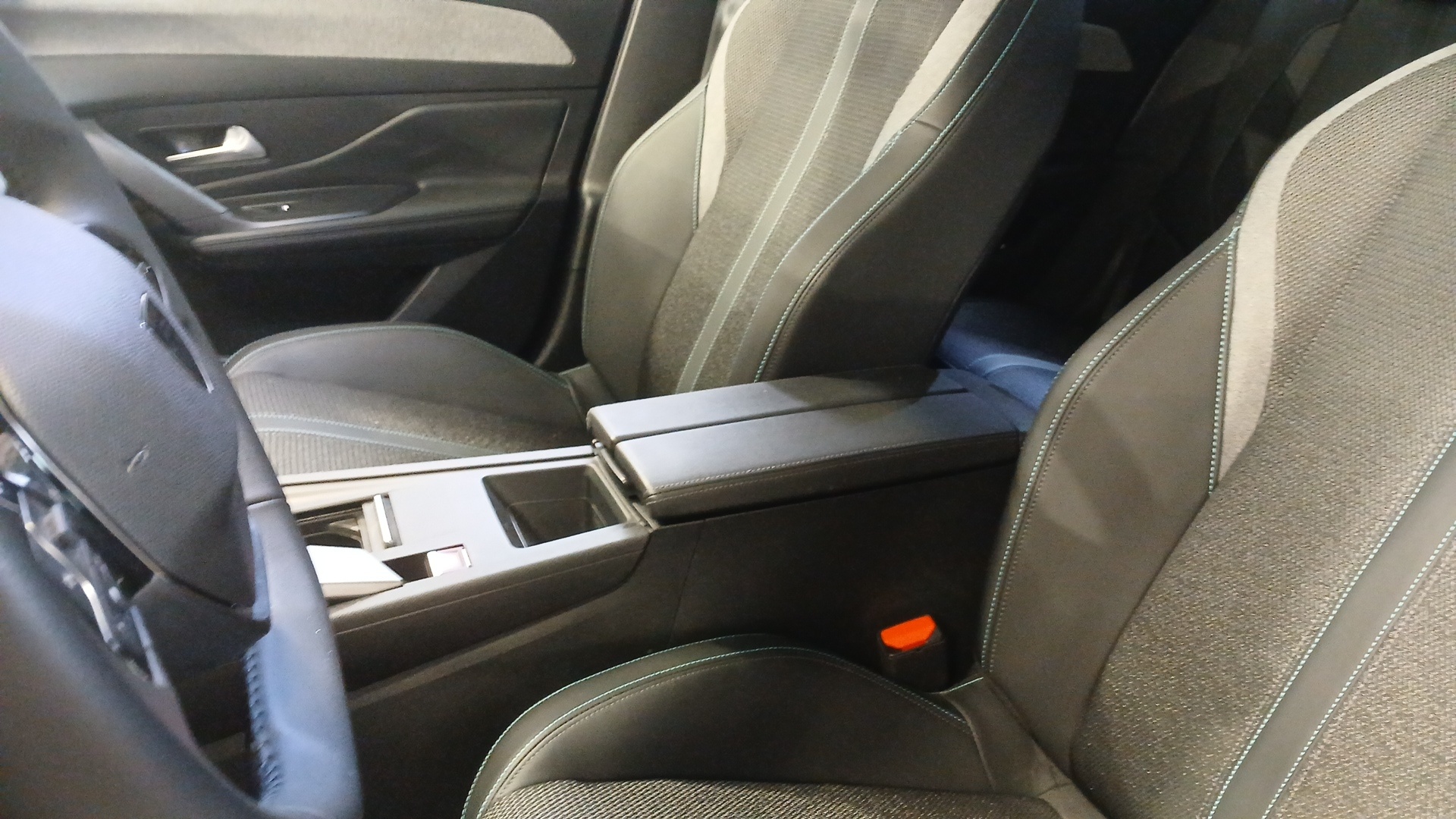PEUGEOT 308 Allure Hybrid 145 ch e-DCS6