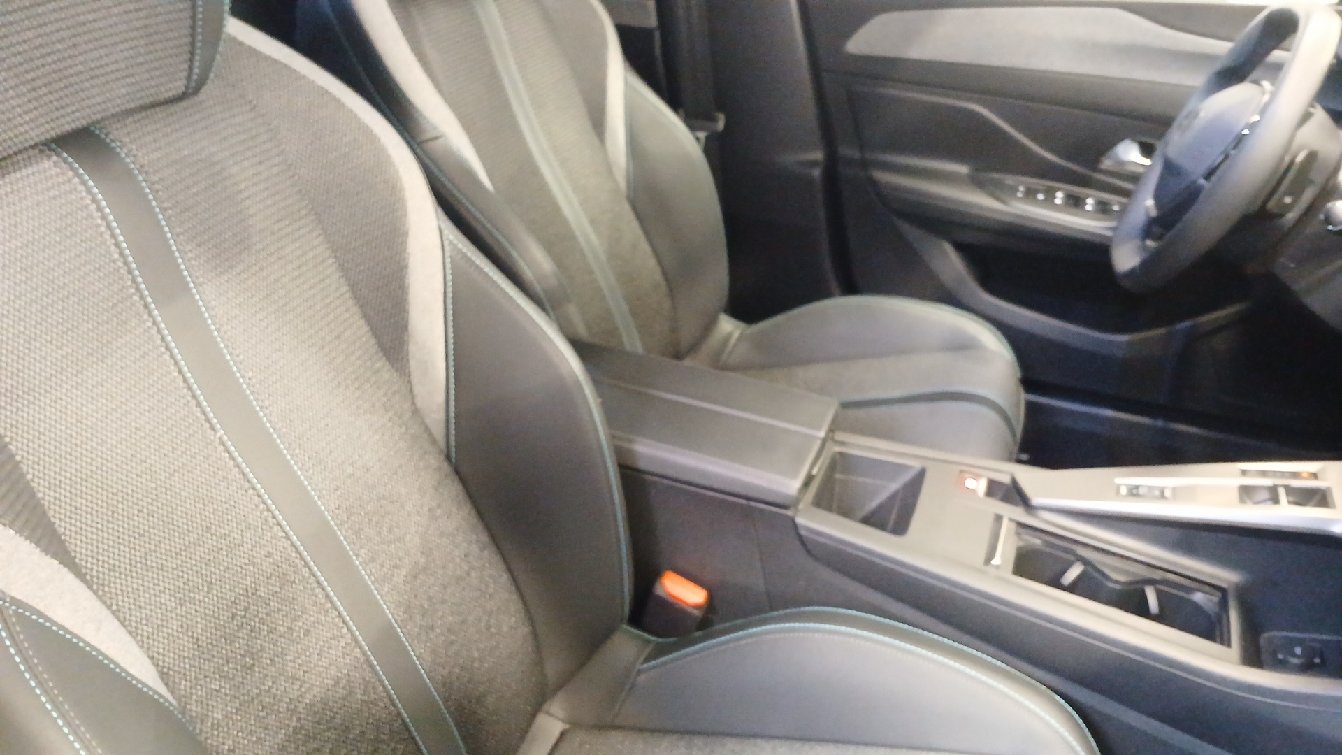 PEUGEOT 308 Allure Hybrid 145 ch e-DCS6