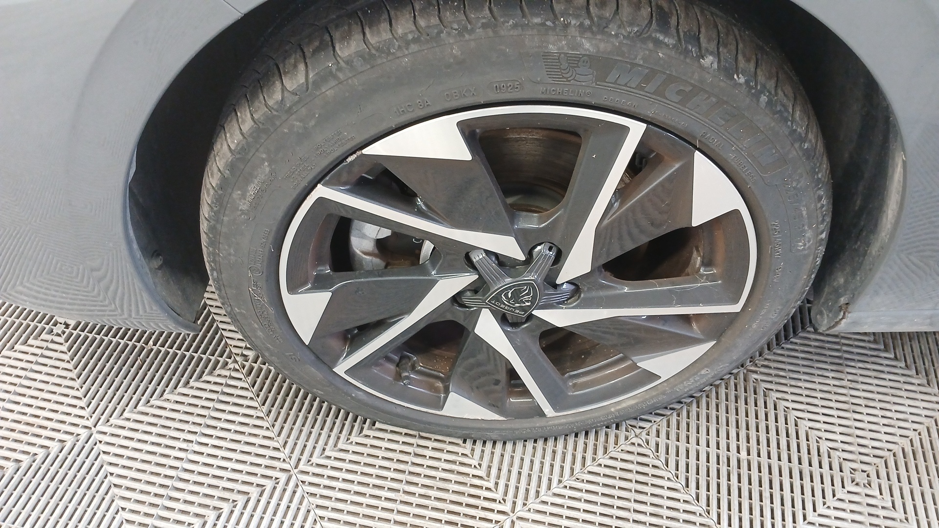 PEUGEOT 308 Allure Hybrid 145 ch e-DCS6 — expertise
