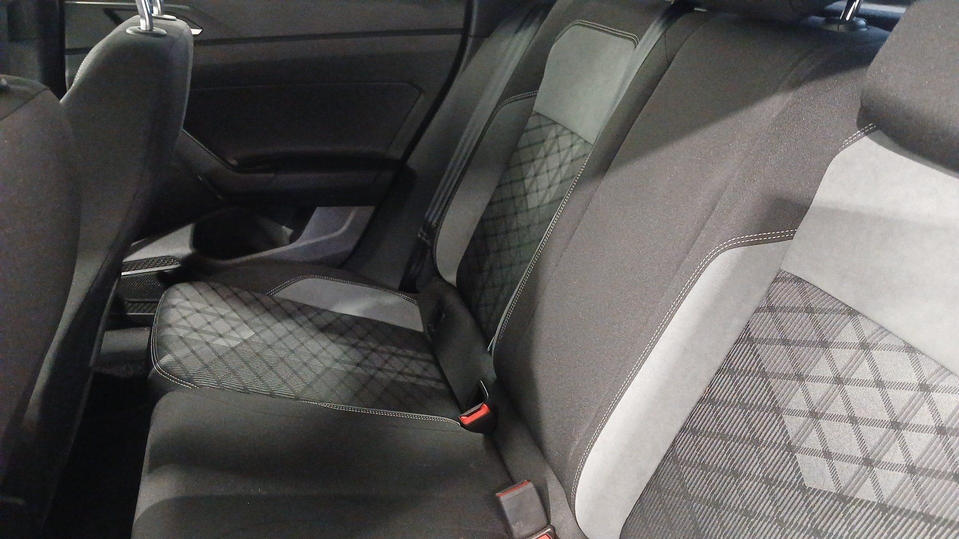 VOLKSWAGEN TAIGO R-Line Edition 1.0 TSI 116 DSG